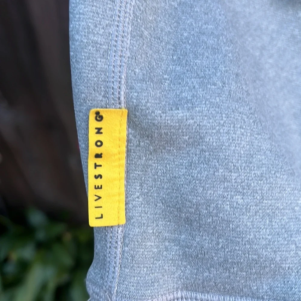 NIKE Livestrong Be Invincible  women Hoodie Sweatshirt  Medium Therma Fit